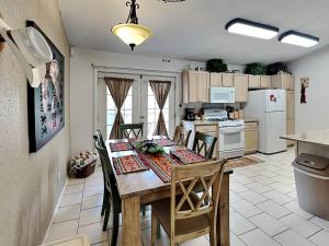 a kitchen and dining room with a table and chairs at Touch of Santa Fe in Ruidoso