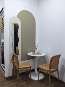 a table and chairs in a room with a mirror at Rods Homestay - Kg Agong Penaga in Kepala Batas