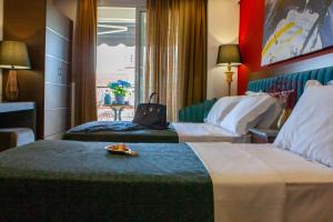 Postel nebo postele na pokoji v ubytování Art Hotel Aronos