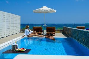 Bazén v ubytování Alexander Beach Hotel & Village Resort nebo v jeho okolí + 37 fotografií