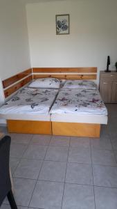 1 cama en una habitación con en Ubytování Frahelž, en Frahelž