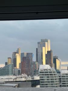 a view of a city skyline with tall buildings at Studio Shoreditch in London