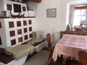 a room with a table and a bed in it at Forsthartl 7 Landhausurlaub in Steinbach