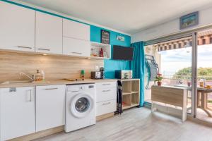 Cuisine ou kitchenette dans l'établissement Les Ptits Loups, le grau d'agde