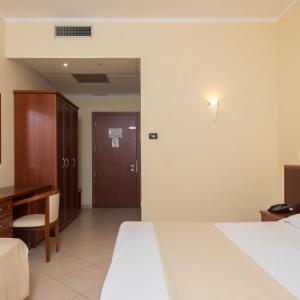 Llit o llits en una habitació de Hotel Orchidea Blu