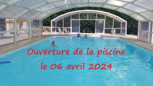 - une piscine extérieure thermodynamique dans l'établissement Moulin De Bacchus - Châteaux de la Loire, à Chançay