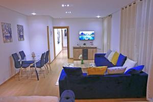 TV a/nebo společenská místnost v ubytování Hotel La Casa Blanca