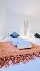 Un ou plusieurs lits dans un hébergement de l'établissement New fully furnished cosy home