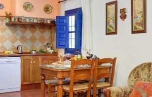 une cuisine avec une table en bois et un volet bleu dans l'établissement The Gentle Villa, à Nerja