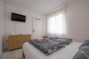 Posteľ alebo postele v izbe v ubytovaní Apartments Lovorik