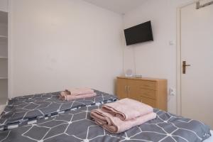 Posteľ alebo postele v izbe v ubytovaní Apartments Lovorik