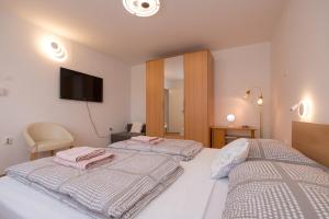Posteľ alebo postele v izbe v ubytovaní Apartments Lovorik