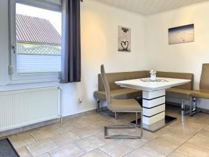 a waiting room with a table and chairs at Boddenwind No 2 in Zingst
