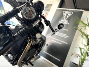 ein Motorrad, das in einem Museum ausgestellt ist in der Unterkunft Onmood Cala Ratjada - New Opening 2024 in Cala Ratjada