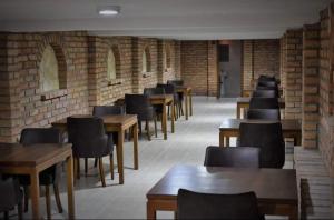 a row of tables and chairs in a dining room at La Lacuri in Sovata