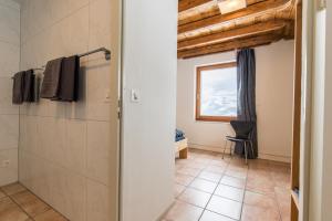 Baðherbergi á Chasa La Tschuffa