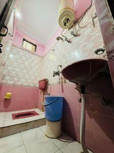 Koupelna v ubytování Ganga Hotel A Budget Stay