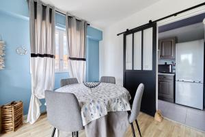 a kitchen and dining room with a table and chairs at MYA’S Family - Joli appartement 100m de la plage in Villers-sur-Mer +3 photos