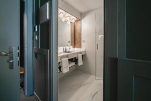 a bathroom with a sink and a mirror at Hotel La Pau in Barcelona