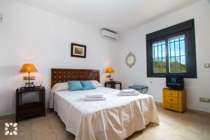 A bed or beds in a room at Villa Sapphire by Abahana Villas
