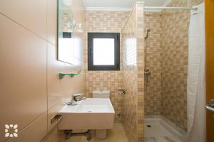 A bathroom at Villa Sapphire by Abahana Villas