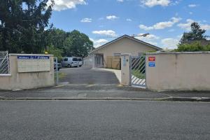 a house with a gate and a parking lot at Studio avec jardin et parking 04 in Villenave-dʼOrnon