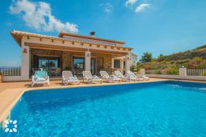 The swimming pool at or close to Villa Sapphire by Abahana Villas
