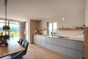 Kuchyň nebo kuchyňský kout v ubytování Traumhaftes Ferienhaus am Lateinberg - 8455 Eibiswald Südsteiermark