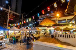Restaurace v ubytování L MINITEL at Night Bazaar Chiangmai