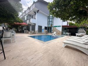 Bazén v ubytování Kutberk Hotel Kemer nebo v jeho okolí
