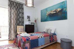 a bedroom with a bed and a painting on the wall at Urban Cosy 2 Bd Apt Near Metro with Balcony in Athens