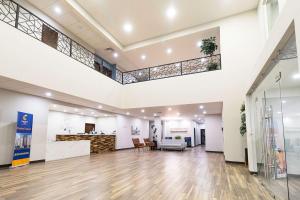 The lobby or reception area at Comfort Inn Ciudad Juarez