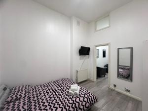 Gallery image of Comfy Apartments - Finchley Road in London +39 photos
