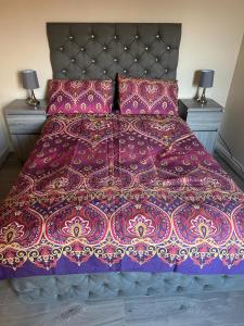 Postel nebo postele na pokoji v ubytování ELSARO guest house