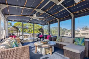 a living room with couches and a table at Pura Vida - Cape Crossing Resort and Marina in Merritt Island