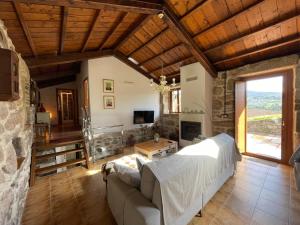 a living room with a couch and a tv at Casa Rural en Pontevedra in Sacos