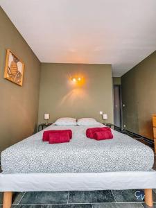 Postel nebo postele na pokoji v ubytování Villa avec piscine privée et jardin en Ardèche + 41 fotografií