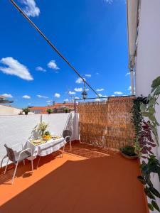a patio with a table and chairs on a roof at Casa Bienvenida in Bienvenida