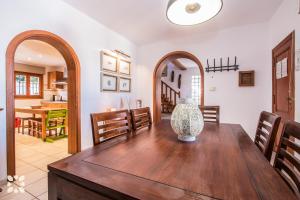 A seating area at Villa Sandro by Abahana Villas