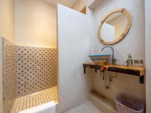 A bathroom at Riad Jul Seghir