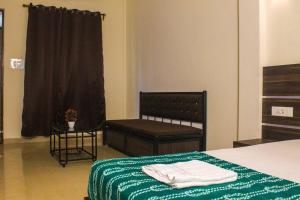 Кровать или кровати в номере The Serene Serviced Studio Apartment Colva