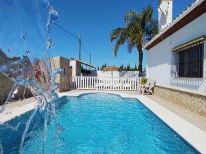 a fountain in the middle of a swimming pool at Casa Ramos in Conil de la Frontera