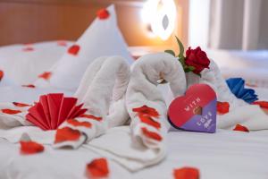 Postel nebo postele na pokoji v ubytování Szinbád Hotel