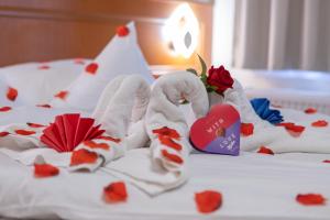 Postel nebo postele na pokoji v ubytování Szinbád Hotel
