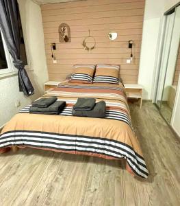 Postel nebo postele na pokoji v ubytování Appartement avec piscine en Vallée d’Ossau