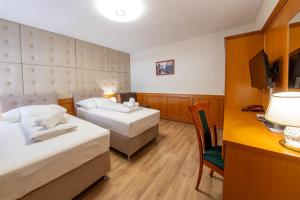 Postel nebo postele na pokoji v ubytování Szinbád Hotel
