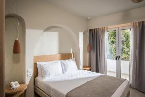 Postel nebo postele na pokoji v ubytování South Coast Hotel