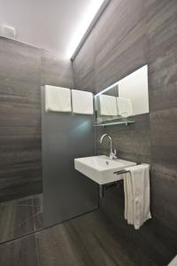 a bathroom with a sink and a mirror and towels at Gut Hohenholz in Bedburg