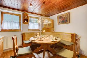 a dining room with a table and chairs at Haus Maria in Laufen