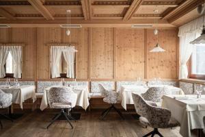 A restaurant or other place to eat at Falkensteiner Hotel & Spa Sonnenparadies